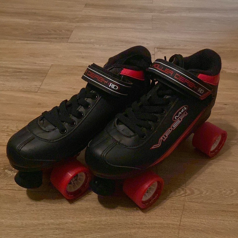 Woman’s viper roller derby skates. Size 8